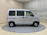 全車1年間の走行距離無制限のロングラン保証付きです。また、さらに安心をお求めの方には1年〜2年の保証延長ができる「ロングラン&alpha;保証」(有償)もお選びいただけます。