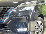 【LEDヘッドライト】悪天候や夜間走行時も良好な視界を確保し安心して運転できる高輝度LEDヘッドライトを装備!点灯速度が早く、消費電力も抑えられています。