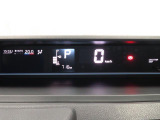デジタルメーターのレイアウトを最適化しました。運転時のストレスを軽減し安全・安心な運転へ貢献します。