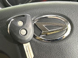 【キーレス】少し離れた場所からでもボタン一つでドアの開錠・施錠ができるのでとっても便利!ドアの鍵穴周りに傷をつけることもありません♪