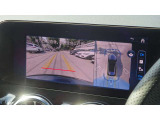 【360度カメラシステム】リバースと連動し、車両後方の映像をディスプレィに表示歪みの少ないカメラにより鮮明な画像で後退の運転操作をサポートします。