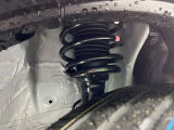 お車を安心してお乗りいただく為には、足回りの定期点検が欠かせません。サービスサポート(有償保証)では無料点検もご提供しており、安心のカーライフをお過ごしいただけるサポート体制が整っています。