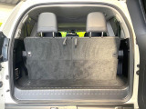 積み下ろしのしやすいデッキにはたっぷりと荷物を積み込んでいただけます。遊びから仕事まで、様々なシーンで頼れます♪
