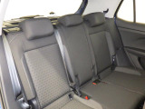 安全性と快適性を追求した、少し硬めのシート。 これは長時間の運転や渋滞などの状況でも、身体の疲労度が少ないことを求めたものです。