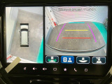 【全方位モニター】 4つのカメラで映像を映し出します。発進時、後退時も周囲の安全を確認し、サポートします^^