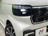 【LEDヘッドライト】悪天候や夜間走行時も良好な視界を確保し安心して運転できる高輝度LEDヘッドライトを装備!点灯速度が早く、消費電力も抑えられています。