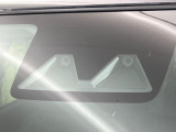 【スマートアシスト】走行中に前方の車両等を認識し、衝突しそうな時は警報とブレーキで衝突回避と被害軽減をアシスト。より安全にドライブをお楽しみいただけます。