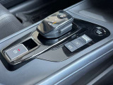SPORT、ECO、NORMALの3種類のドライブモードを設定☆SPORTモードでは、より力強い加速感☆前後の動きのみで操作できる新デザインの電制シフト☆スイッチ式のパーキングです☆