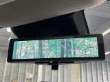 【インテリジェントルームミラー】後席の大きな荷物や同乗者で後方が確認しづらい時でも安心!カメラが撮影した車両後方の映像をルームミラー内に表示。クリアな視界で状況の確認が可能です!
