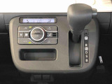 温度を設定すれば、自動で車内の温度管理をしてくれる優れものです♪ATミッションで運転楽々