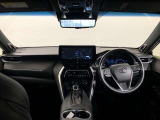 ハリアーって運転席周りオシャレなんですよね、都会の車っていうイメージがありますが内外装がおしゃれすぎます