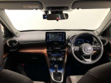 シンプルながら機能性あふれる運転席廻りです。視界性もよく、運転しやすいですよ。
