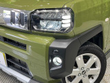 【LEDヘッドライト】悪天候や夜間走行時も良好な視界を確保し安心して運転できる高輝度LEDヘッドライトを装備!点灯速度が早く、消費電力も抑えられています。