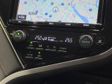 【左右独立型フルオートエアコン】運転席と助手席でそれぞれお好みの温度に設定可能。同乗者にも配慮した、快適な空調をお届け致します。