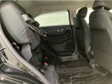 HONDA独自の機構!リアシートはチップアップ(跳ね上げ)することにより背の高い荷物も楽々積み込みすることが可能!!より空間を有効にするためにも大変便利なシートアレンジになります!!