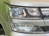 【LEDヘッドライト】悪天候や夜間走行時も良好な視界を確保し安心して運転できる高輝度LEDヘッドライトを装備!点灯速度が早く、消費電力も抑えられています。