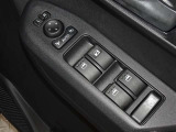 電動格納式ドアミラー・パワーウインドウを装備しています。