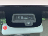【スズキ セーフティサポート】走行中に前方の車両等を認識し、衝突しそうな時は警報とブレーキで衝突回避と被害軽減をアシスト。より安全にドライブをお楽しみいただけます。