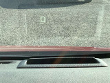 ヘッドアップディスプレイがついているので、視線をそらしすぎず、車両の情報が確認できます。