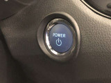 エンジンスタートスイッチです。キーが車内にあれば、エンジンの始動や停止はスイッチを押すだけ!キーを取り出す手間を省き、ワンプッシュで操作できるので簡単でスムーズです。