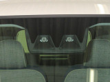 安全装備次世代スマートアシスト付です。毎日の運転で感じる不安や緊張を減らしヒヤッとするシーンの回避をサポートします。みんなに安全・安心を。