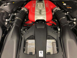 6.5L V型12気筒自然吸気エンジン搭載、800CVを発揮します。(カタログ値)