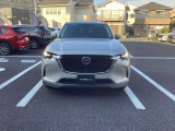 CX-60のお顔は「魂動(KODO)」デザインを基調に、垂直に切り立った厚みのある造形が特徴です。