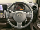 インテリアに合わせたデザインのステアリングは、運転される方のことも考え、運転しやすい形状、大きさです。是非一度、実際に触ってお確かめください。