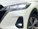 【LEDヘッドライト】悪天候や夜間走行時も良好な視界を確保し安心して運転できる高輝度LEDヘッドライトを装備!点灯速度が早く、消費電力も抑えられています。