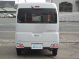 自動車だけではなく、オートバイやトラック、建機までもお取り扱いしております。お客様方とツーリング等も行っております。