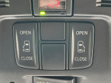 【両側パワースライドドア】スマートキーや運転席のスイッチで後席両側スライドドアの開閉が可能♪電動だから力を入れてドアを開ける必要が無く、小さなお子様でも簡単に開け閉めでき快適です♪