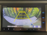 【バックカメラ】駐車時に後方がリアルタイム映像で確認できます。大型商業施設や立体駐車場での駐車時や、夜間のバック時に大活躍!運転スキルに関わらず、今や必須となった装備のひとつです!