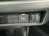 オートマチックハイビームとは、先行車や対向車のライトを認識し、ハイビームとロービームを自動で切り替える機能です。夜道の視界を確保します。詳細は販売店スタッフまでおたずねください。