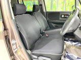 運転席まわりには十分なスペースがあり、大柄な方でもゆったり運転していただける環境です。