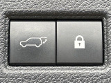 【パワーバックドア】スマートキーや運転席のボタンを押すだけでリアゲートが自動で開閉します!荷物を持っている時や、高い位置にあるバックドアを閉める際に便利な機能です♪