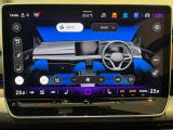 3ゾーンフルオートエアコンを装備。運転席と助手席、後部座席がそれぞれ独立して温度の設定ができます。