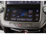 使いやすさや安全性を追求したステアリング周り!高級車ゆえにスイッチ類が多いのも特徴ですね!考え尽くされた配置ですぐに使いこなす事が出来ますのでご安心下さい!是非、体感してみて下さい!!