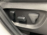 パワーシート搭載。微妙な調整が手軽にでき、ピッタリのポジションで運転することが可能です。