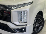 【LEDヘッドライト】悪天候や夜間走行時も良好な視界を確保し安心して運転できる高輝度LEDヘッドライトを装備!点灯速度が早く、消費電力も抑えられています。