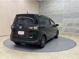 「中古車ハイブリッド保証」付き。ハイブリット機構を無償で保証します。保証期間は初度登録年月から10年目まで、または3年間の長い方。但し累計走行距離が20万km以内。
