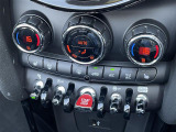 ◆LIBERALAは、輸入車選びの新たなスタイルを提案するインポート・セレクト・ブランドです。オーナー様となる方がクルマから直接感じる感性を第一にした、最良の一台との出会いをコーディネートいたします。