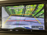 【バックカメラ】駐車時に後方がリアルタイム映像で確認できます。大型商業施設や立体駐車場での駐車時や、夜間のバック時に大活躍!運転スキルに関わらず、今や必須となった装備のひとつです!