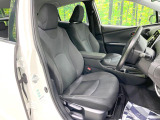 運転席まわりには十分なスペースがあり、大柄な方でもゆったり運転していただける環境です。
