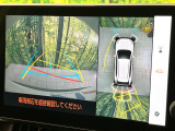 【パノラミックビューモニター】専用のカメラにより、上から見下ろしたような視点で360度クルマの周囲を確認することができます☆死角部分も確認しやすく、狭い場所での切り返しや駐車もスムーズに行えます。