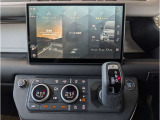 新しく生まれ変わったインフォテイメントシステム「Pivi Pro」を搭載します。AppleCarPlay / Android Auto接続にも対応。より直感的でスマートな操作が可能となります。