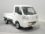 【外観斜め前】シンプルかつ機能的なデザインが魅力。走行わずか5kmの展示車で、これからお客様と一緒にたくさんの思い出を作れる一台です。
