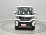 【頼もしいフロントマスク】人気のファンクロスです。冬道の運転も心強い4WD仕様で日々の移動に安心感をもたらします。