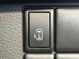 【パワースライドドア】スマートキーや運転席のスイッチでスライドドアの開閉が可能♪電動だから力を入れてドアを開ける必要が無く、小さいお子様でも、重い荷物を持っている時もラクに開け閉めできます♪