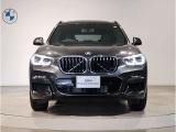 【キドニーグリル】BMWは約90年もの間、ほぼ全ての車両にひと目でBMWだと分かるこの特徴的なフロントグリルが備えられ、デザイン・アイコンとして親しまれてきました。