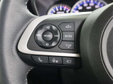 メーター内パネルのコントローラーです。燃費情報などさまざまなデータが見れますよ。